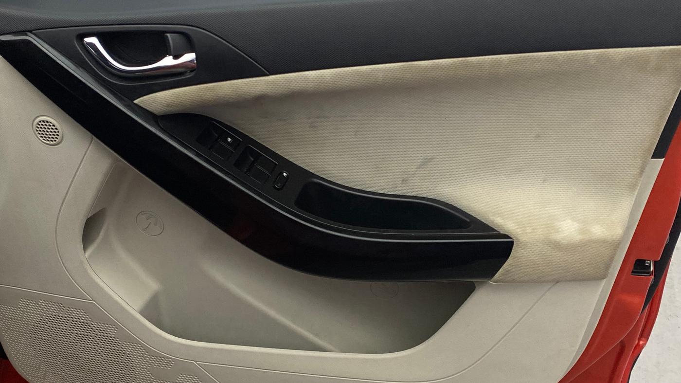 2020 Tata NEXON XZA PLUS SUNROOF PETROL, Petrol, Automatic, 44,718 km, Driver Side Door Panels Control