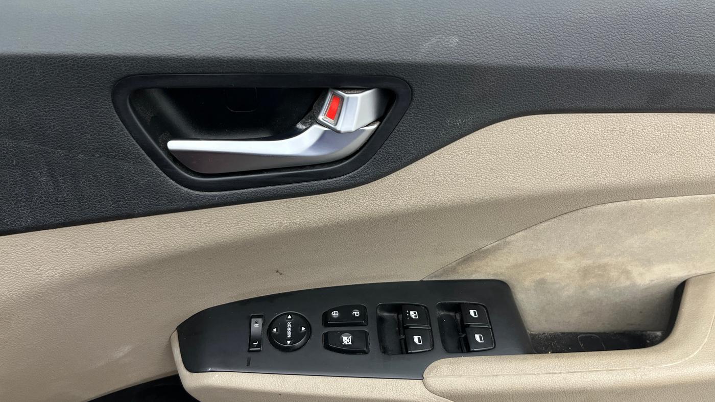 2019 Hyundai Verna 1.4 EX PETROL, Petrol, Manual, 89,110 km, Driver Side Door Panels Control