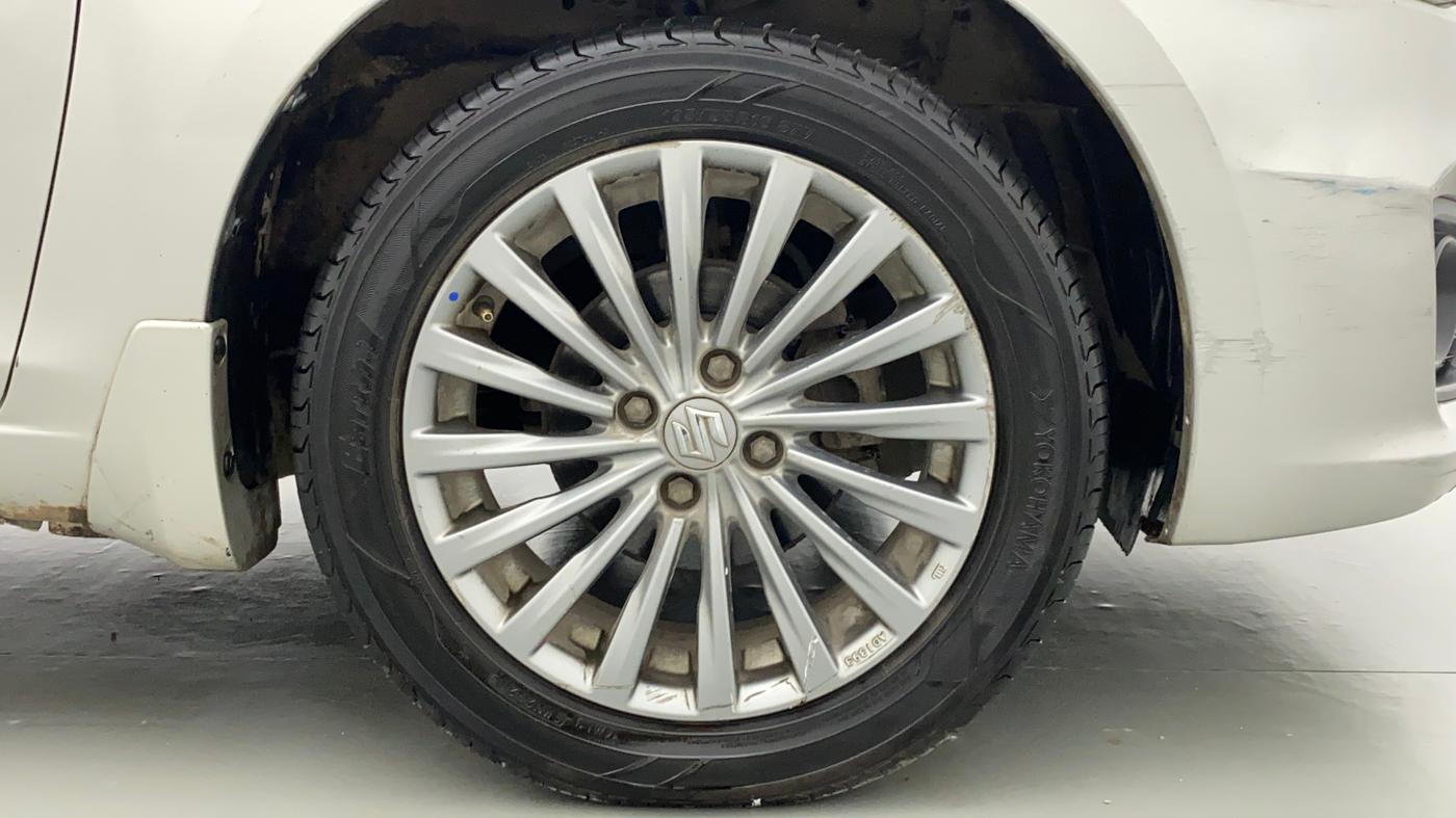 2017 Maruti Ciaz ALPHA 1.4 VVT, Petrol, Manual, 98,200 km, Right Front Wheel