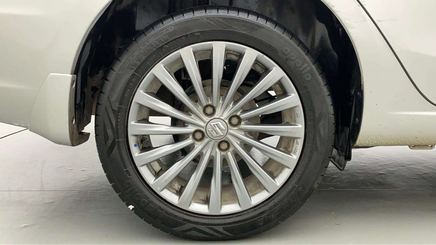 2017 Maruti Ciaz ALPHA 1.4 VVT, Petrol, Manual, 98,200 km, Right Rear Wheel