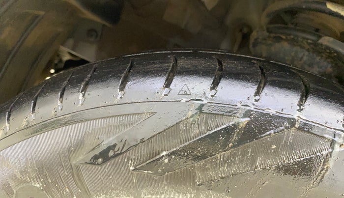 2014 Hyundai i10 SPORTZ 1.1, Petrol, Manual, 60,026 km, Left Front Tyre Tread