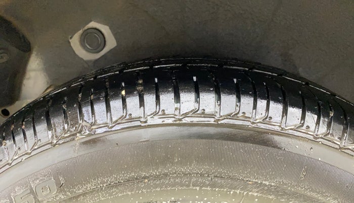 2014 Hyundai i10 SPORTZ 1.1, Petrol, Manual, 60,026 km, Right Rear Tyre Tread