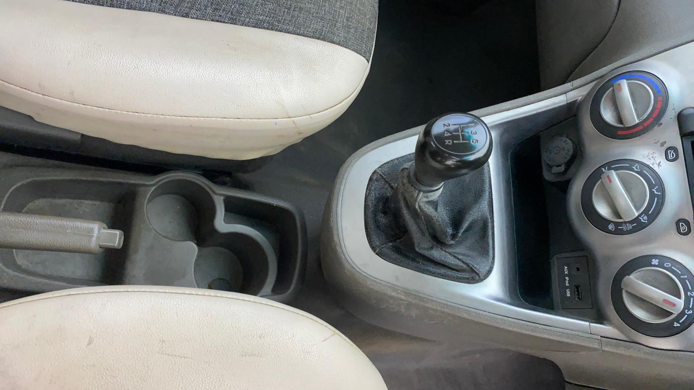 2014 Hyundai i10 SPORTZ 1.1, Petrol, Manual, 60,080 km, Gear Lever