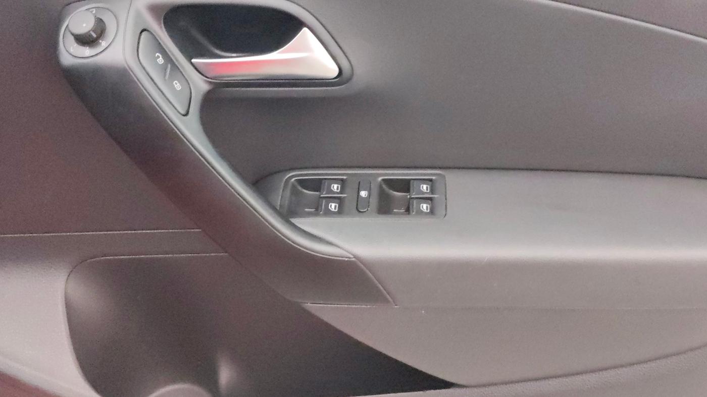 2020 Volkswagen Polo HIGHLINE PLUS 1.0L TSI, Petrol, Manual, 27,998 km, Driver Side Door Panels Control