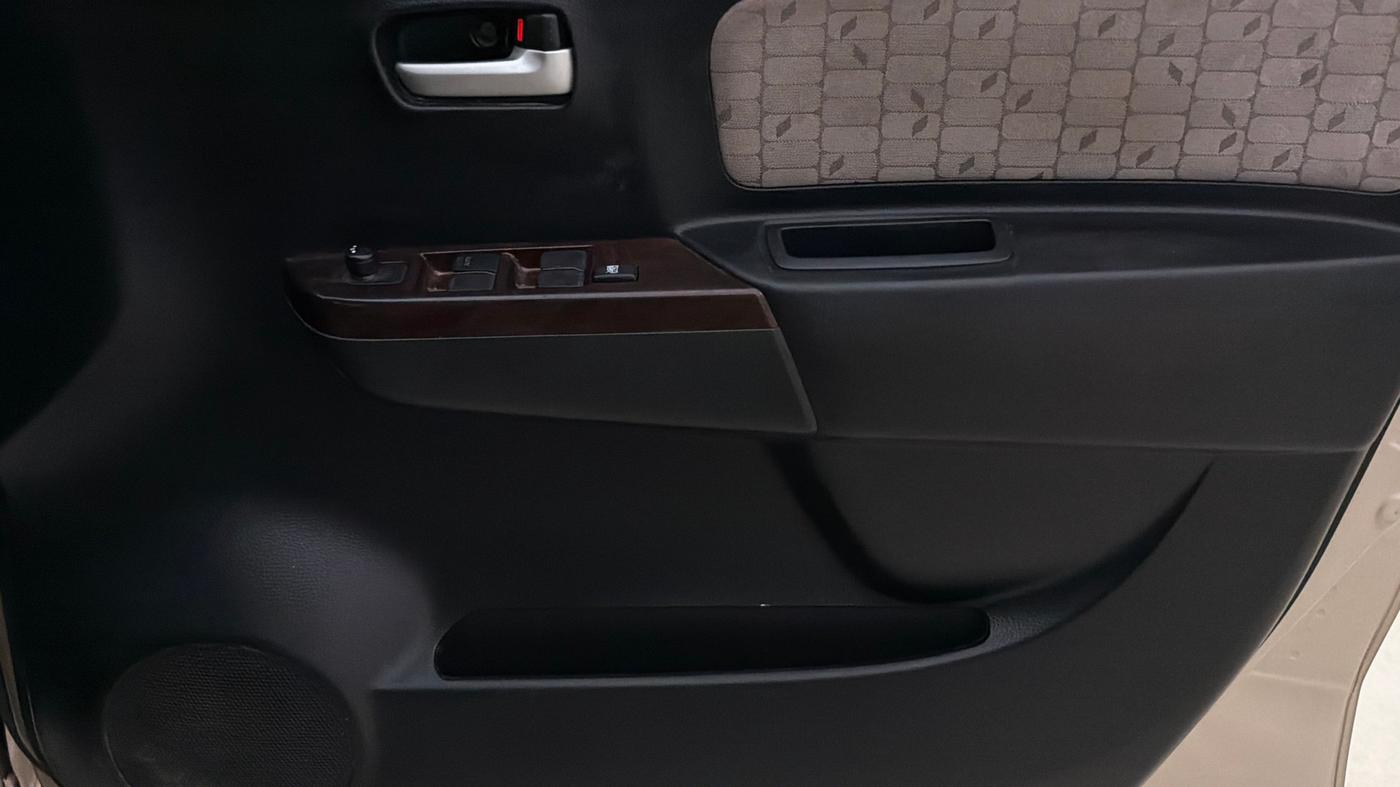 2016 Maruti Wagon R 1.0 VXI (O) AMT, Petrol, Automatic, 52,231 km, Driver Side Door Panels Control