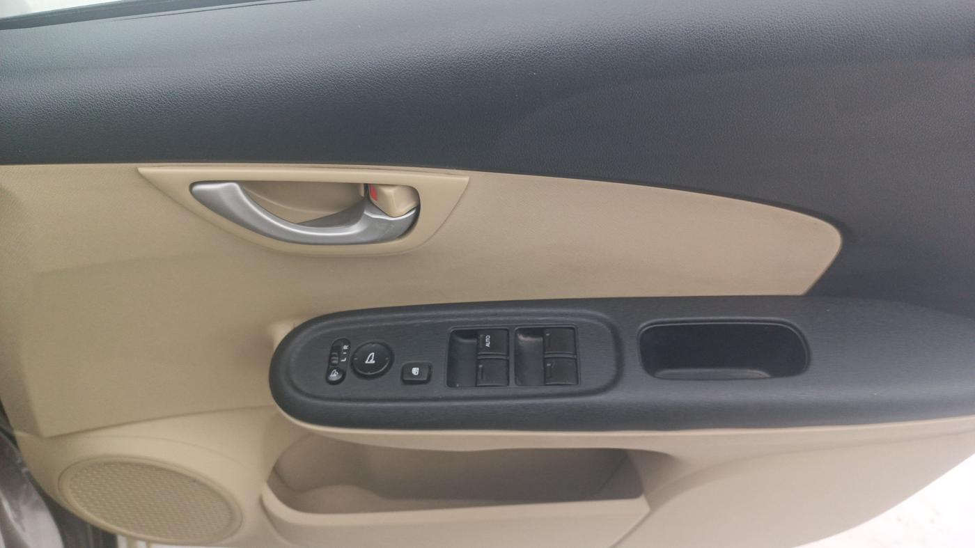 2015 Honda Brio VX AT, Petrol, Automatic, 27,752 km, Driver Side Door Panels Control