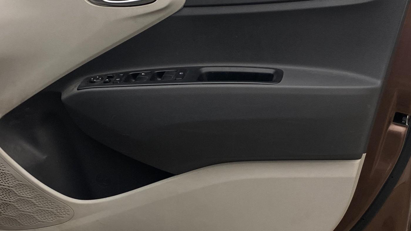 2021 Hyundai AURA SX PLUS 1.2 AMT, Petrol, Automatic, 39,910 km, Driver Side Door Panels Control
