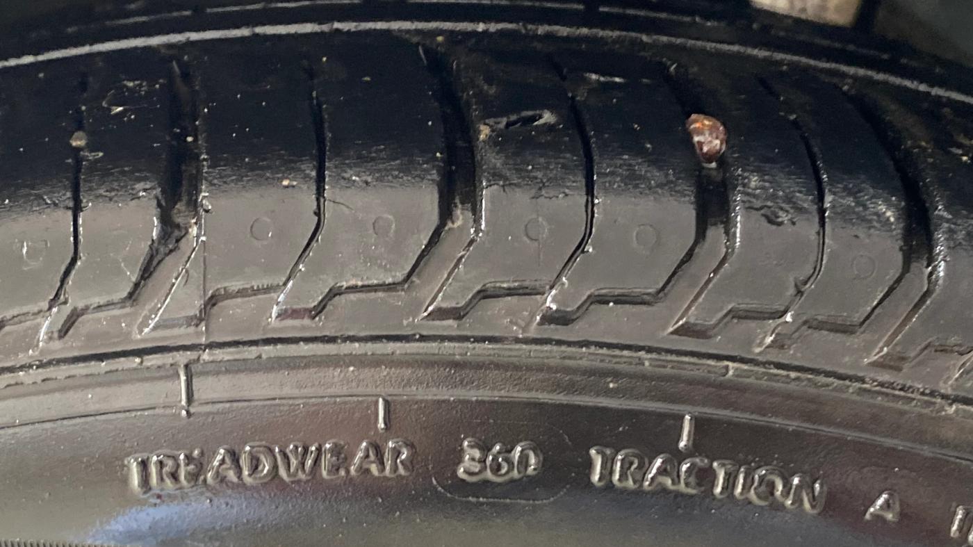 2023 Skoda SLAVIA AMBITION 1.0L TSI AT, Petrol, Automatic, 41,121 km, Left Front Tyre Tread