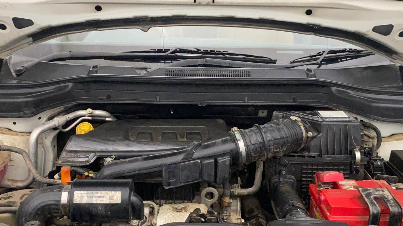 2020 Mahindra XUV300 W6 1.2 PETROL, Petrol, Manual, 15,386 km, Engine View