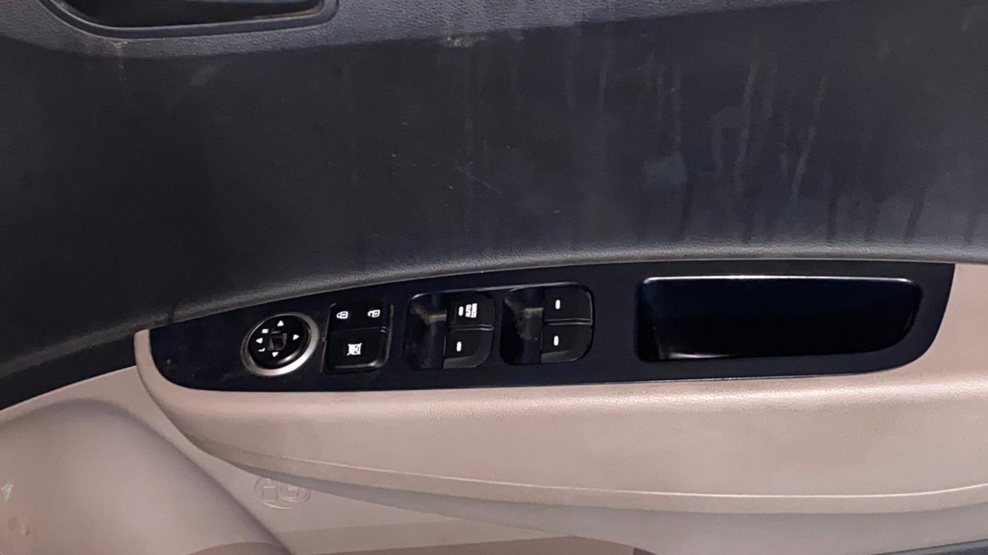 2018 Hyundai Grand i10 MAGNA 1.2 KAPPA VTVT, Petrol, Manual, 32,985 km, Driver Side Door Panels Control