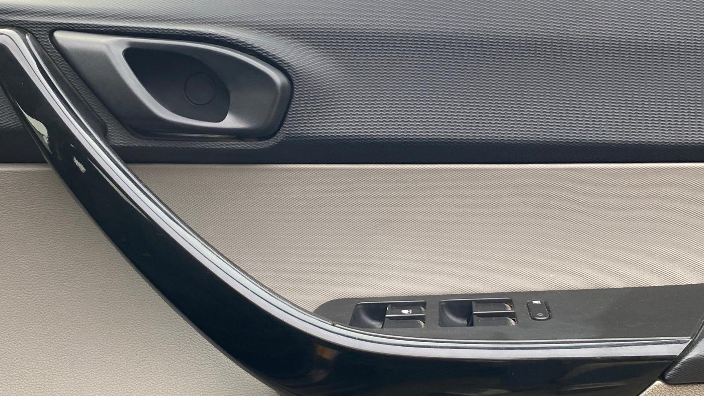 2019 Tata Tiago XT PETROL, Petrol, Manual, 88,048 km, Driver Side Door Panels Control