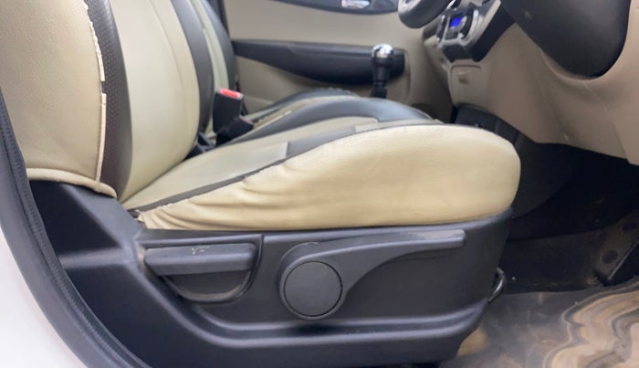 2012 Hyundai i20 ASTA 1.2, Petrol, Manual, 1,01,417 km, Driver Side Adjustment Panel