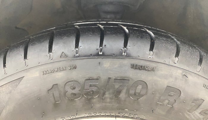 2012 Hyundai i20 ASTA 1.2, Petrol, Manual, 1,01,417 km, Left Front Tyre Tread