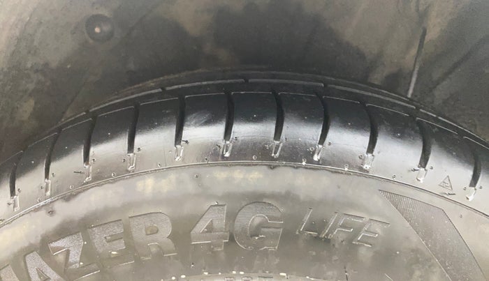 2012 Hyundai i20 ASTA 1.2, Petrol, Manual, 1,01,417 km, Right Rear Tyre Tread