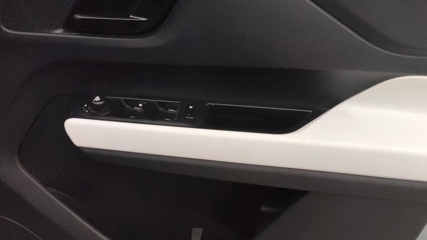 2024 Tata PUNCH ACCOMPLISHED MT CNG, CNG, Manual, 31,092 km, Driver Side Door Panels Control
