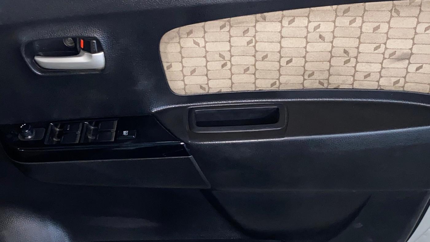 2018 Maruti Wagon R 1.0 VXI, Petrol, Manual, 38,881 km, Driver Side Door Panels Control