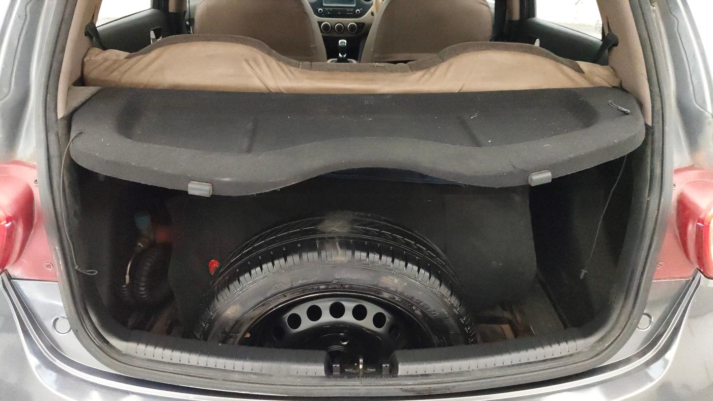 2017 Hyundai Grand i10 SPORTZ (O) 1.2 KAPPA VTVT, CNG, Manual, 91,353 km, Boot Inside