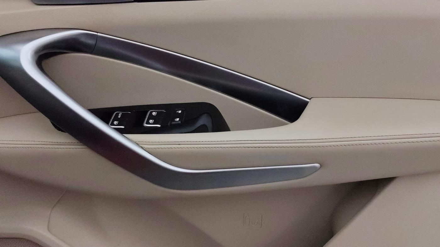 2021 MG HECTOR SHARP 1.5 PETROL CVT, Petrol, Automatic, 55,715 km, Driver Side Door Panels Control