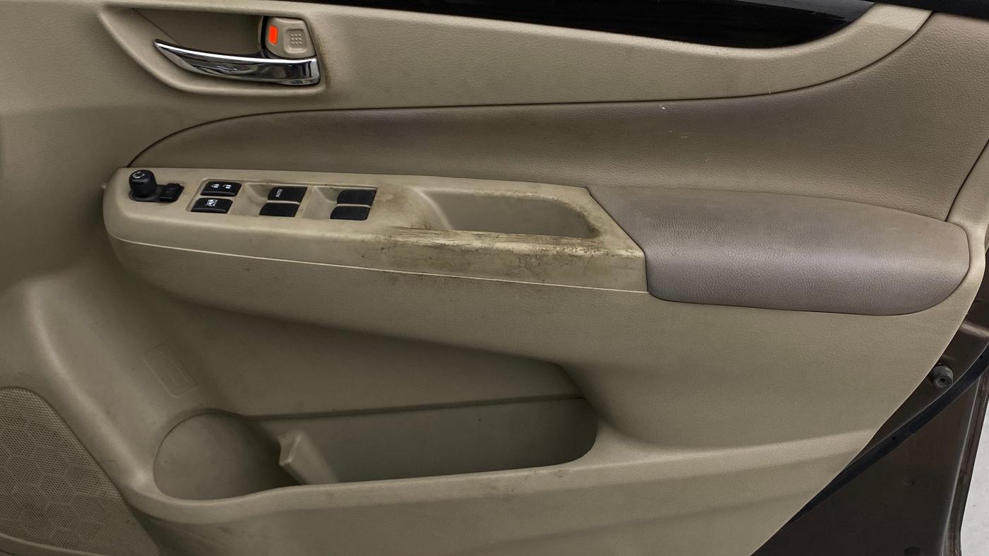 2016 Maruti Ciaz ZDI+ SHVS, Diesel, Manual, 1,07,369 km, Driver Side Door Panels Control