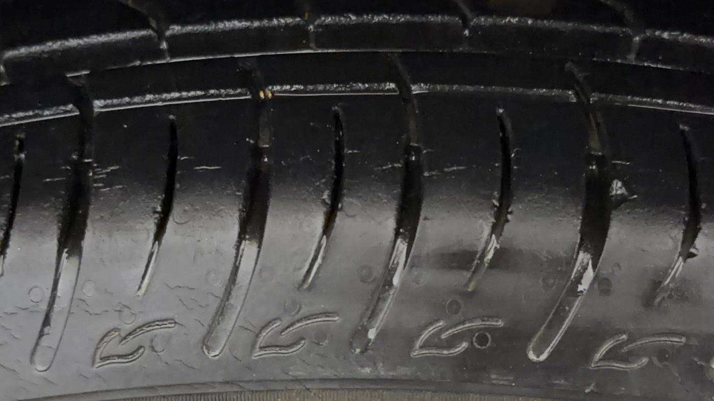2022 Maruti BREZZA ZXI + SMART HYBRID DUAL TONE, Petrol, Manual, 15,752 km, Left Front Tyre Tread