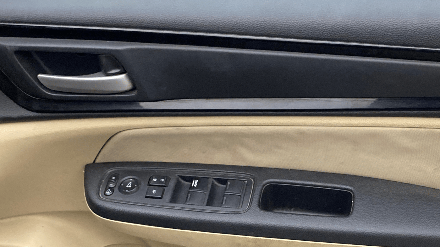 2019 Honda Amaze 1.5L I-DTEC VX CVT, Diesel, Automatic, 1,15,218 km, Driver Side Door Panels Control