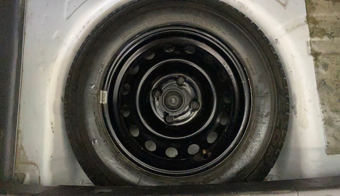 2018 Ford New Figo TITANIUM 1.2 PETROL MT, Petrol, Manual, 38,175 km, Spare Tyre