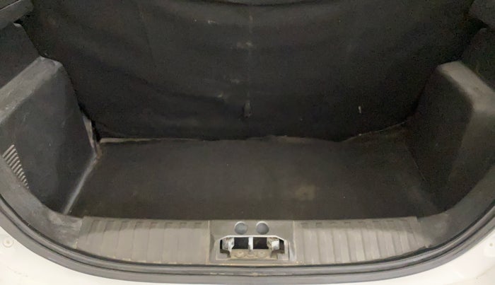 2018 Ford New Figo TITANIUM 1.2 PETROL MT, Petrol, Manual, 38,175 km, Boot Inside