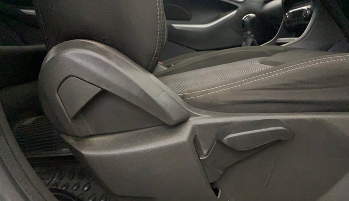 2018 Ford New Figo TITANIUM 1.2 PETROL MT, Petrol, Manual, 38,175 km, Driver Side Adjustment Panel