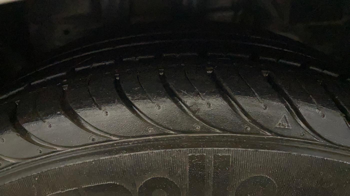 2018 Ford New Figo TITANIUM 1.2 PETROL MT, Petrol, Manual, 38,098 km, Left Front Tyre Tread