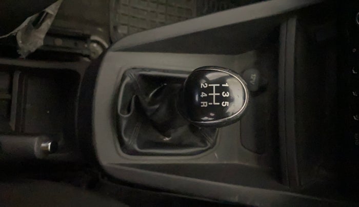 2018 Ford New Figo TITANIUM 1.2 PETROL MT, Petrol, Manual, 38,175 km, Gear Lever