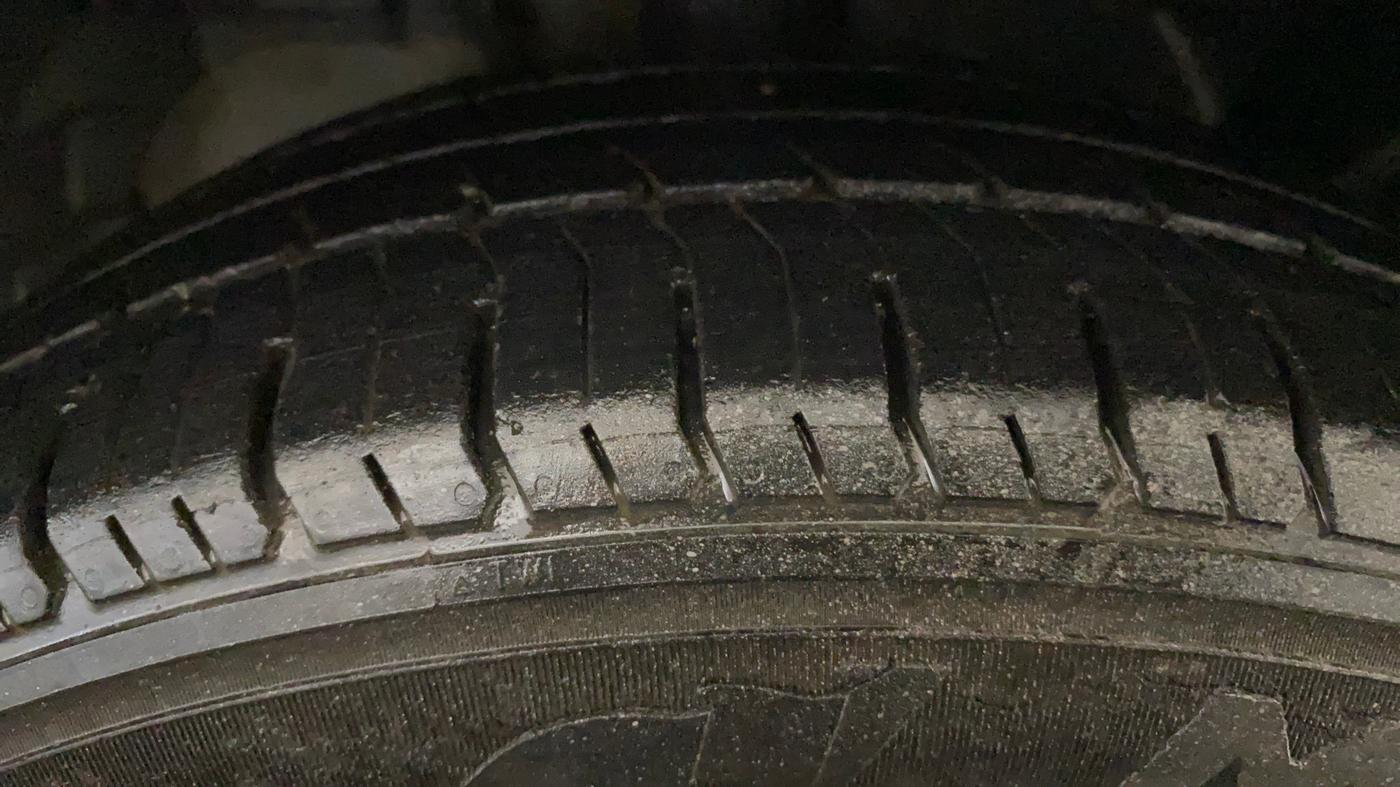 2018 Ford New Figo TITANIUM 1.2 PETROL MT, Petrol, Manual, 38,098 km, Right Front Tyre Tread