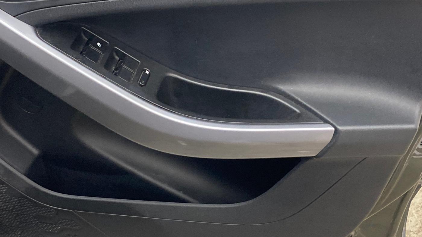 2023 Tata NEXON XM PLUS SUNROOF PETROL, Petrol, Manual, 40,603 km, Driver Side Door Panels Control