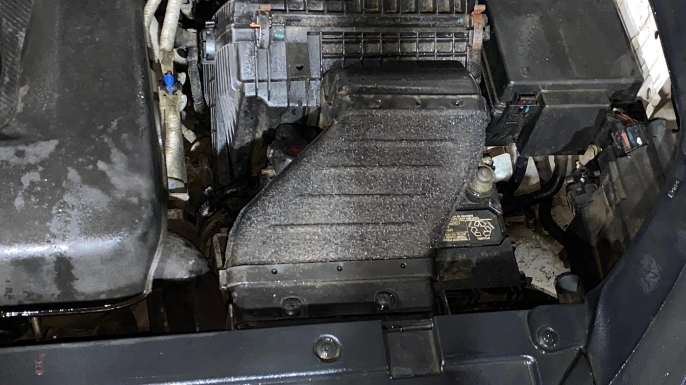2022 Mahindra XUV700 AX 5 P MT 7 STR (E), Petrol, Manual, 14,076 km, Engine View - Left
