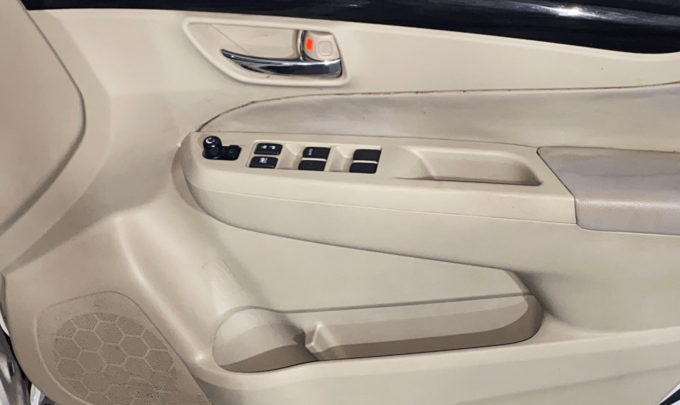 2016 Maruti Ciaz ZXI, Petrol, Manual, 33,966 km, Driver Side Door Panels Control