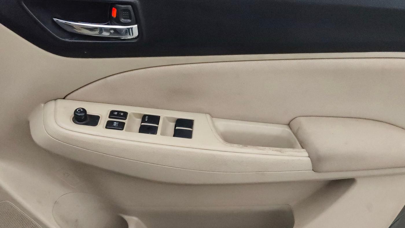 2018 Maruti Dzire VXI, CNG, Manual, 94,982 km, Driver Side Door Panels Control