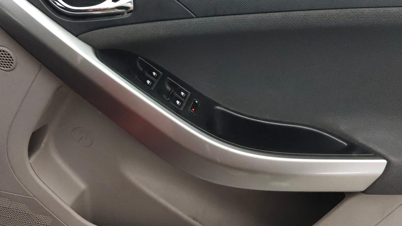 2018 Tata NEXON XZA PLUS DIESEL DUAL TONE, Diesel, Automatic, 64,069 km, Driver Side Door Panels Control