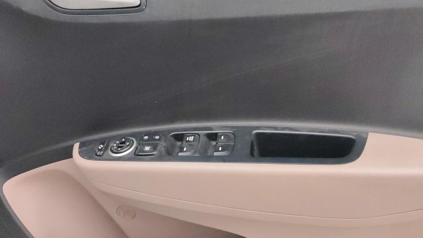 2014 Hyundai Xcent SX 1.2 (O), Petrol, Manual, 90,672 km, Driver Side Door Panels Control