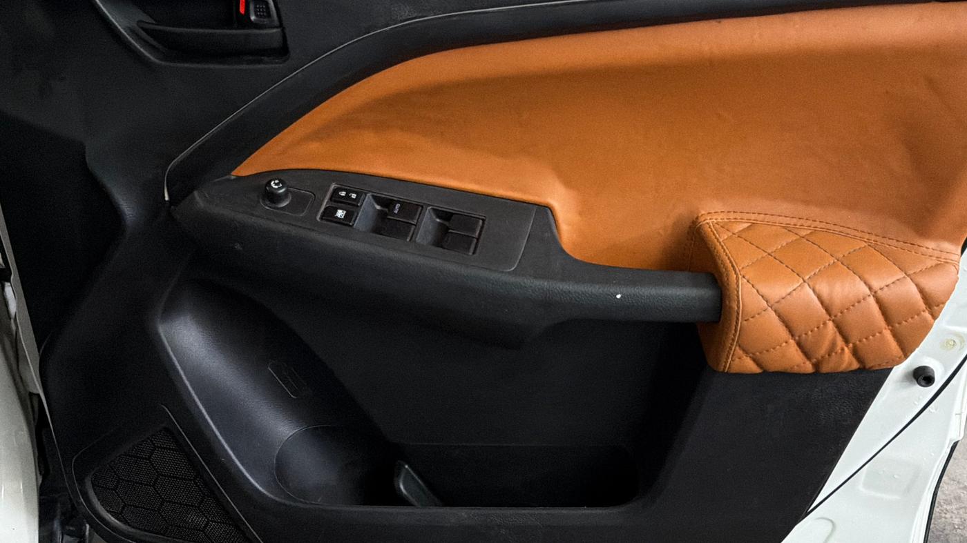 2023 Maruti BREZZA LXI SMART HYBRID, Petrol, Manual, 41,844 km, Driver Side Door Panels Control