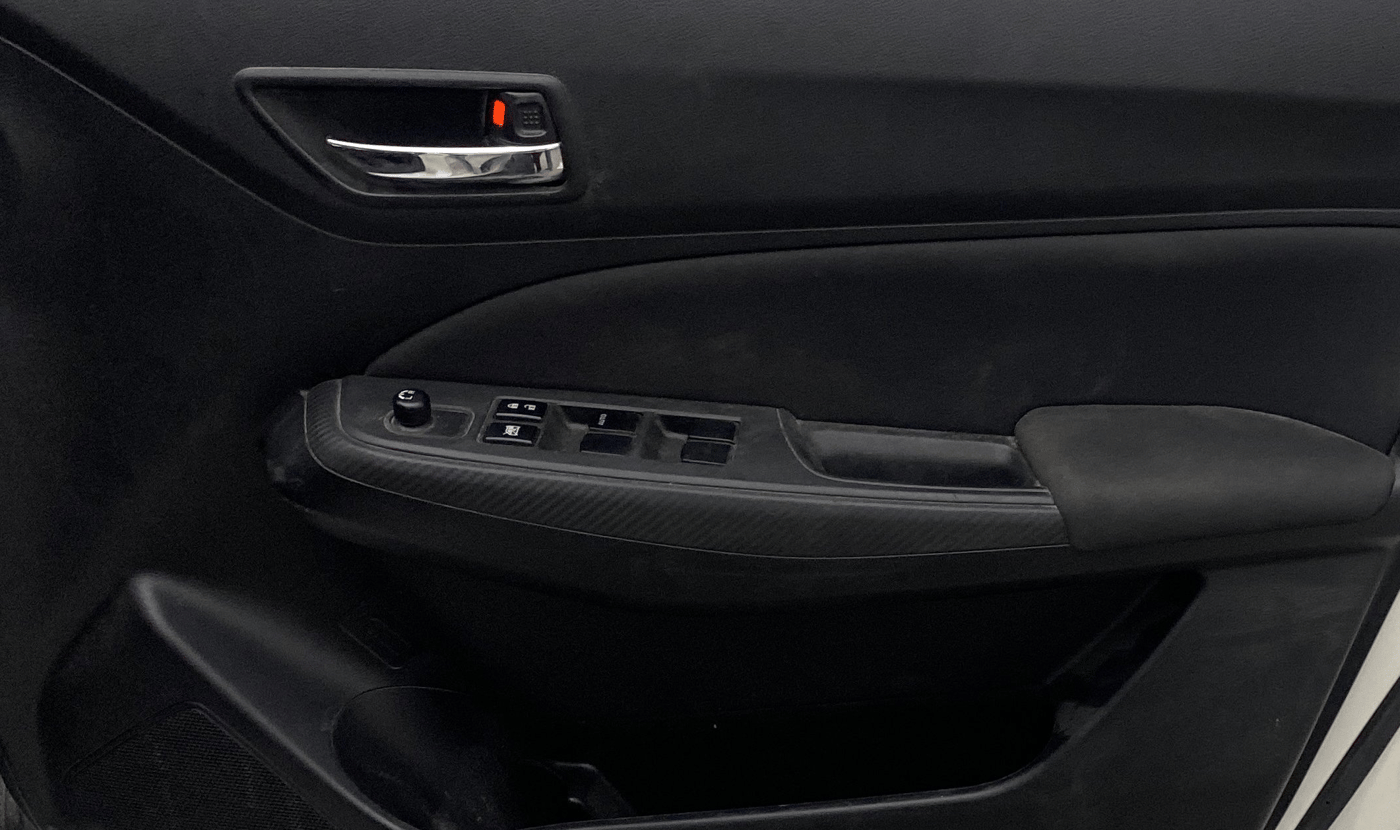 2023 Maruti Swift VXI AMT, Petrol, Automatic, 40,865 km, Driver Side Door Panels Control