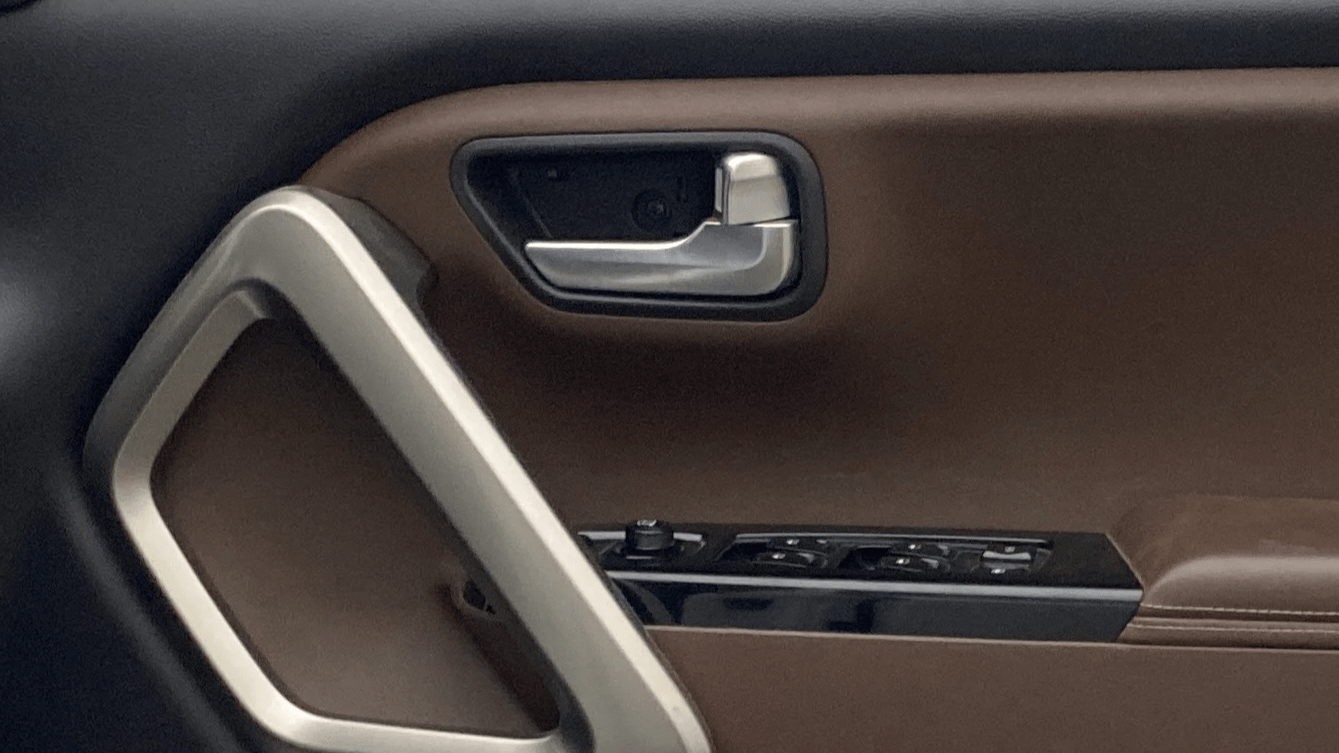 2023 Mahindra SCORPIO-N Z8 L DIESEL AT 2WD 7 STR, Diesel, Automatic, 59,573 km, Driver Side Door Panels Control