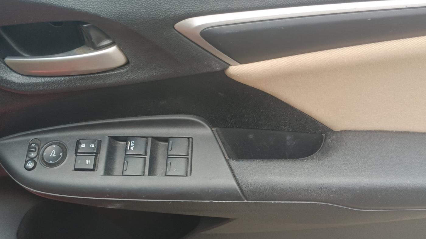 2018 Honda Jazz 1.2L I-VTEC VX CVT, Petrol, Automatic, 1,01,030 km, Driver Side Door Panels Control