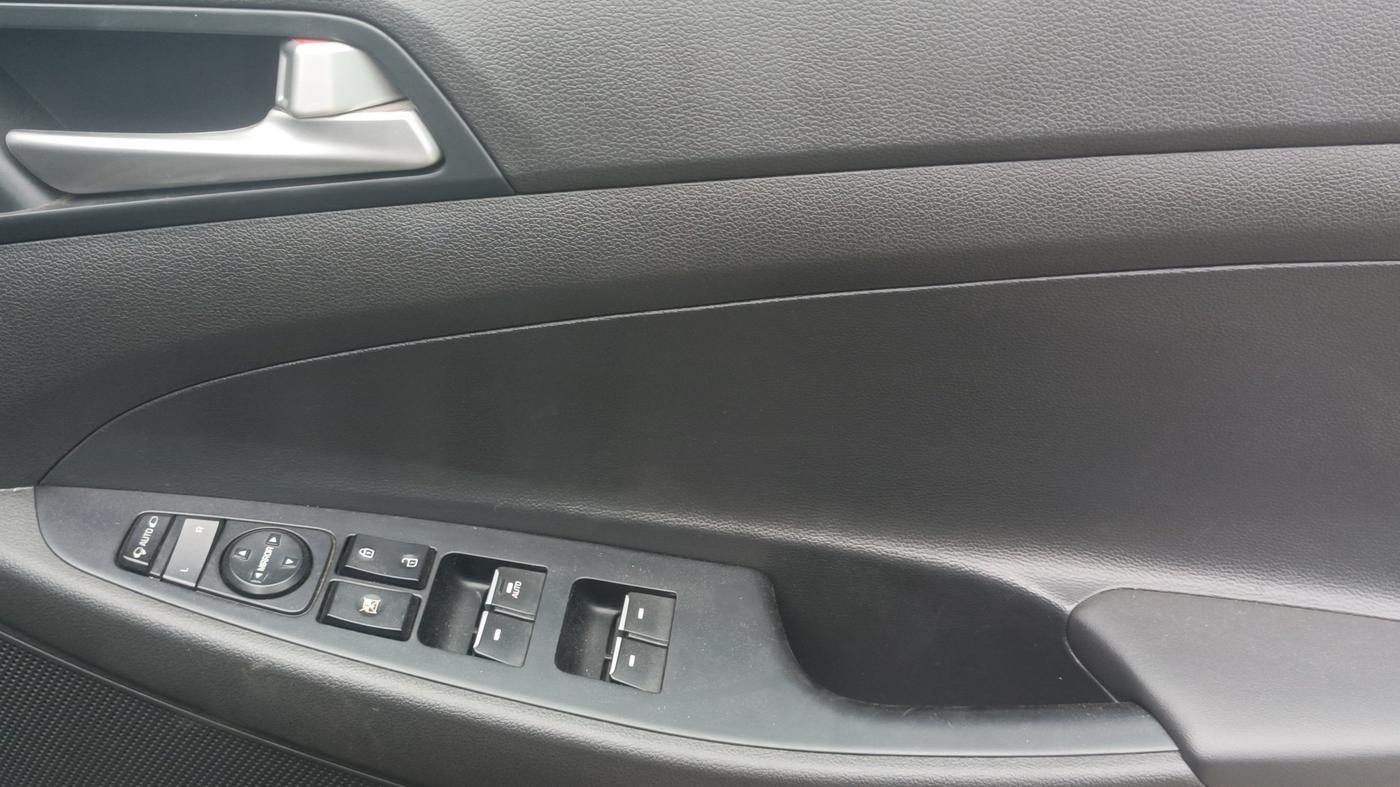 2020 Hyundai Tucson GLS 2WD AT DIESEL, Diesel, Automatic, 28,510 km, Driver Side Door Panels Control