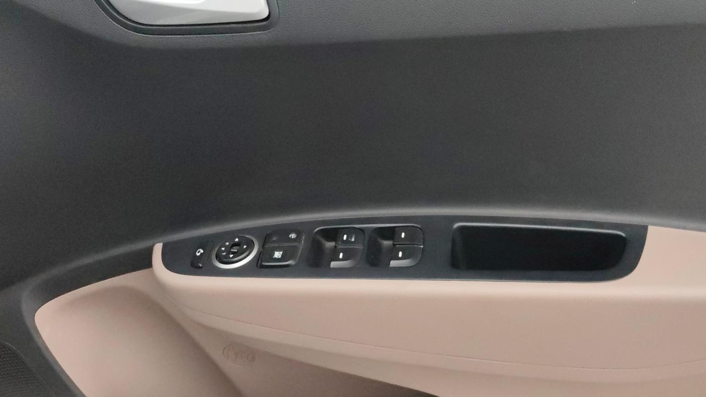 2017 Hyundai Grand i10 ASTA 1.2 KAPPA VTVT, Petrol, Manual, 31,511 km, Driver Side Door Panels Control