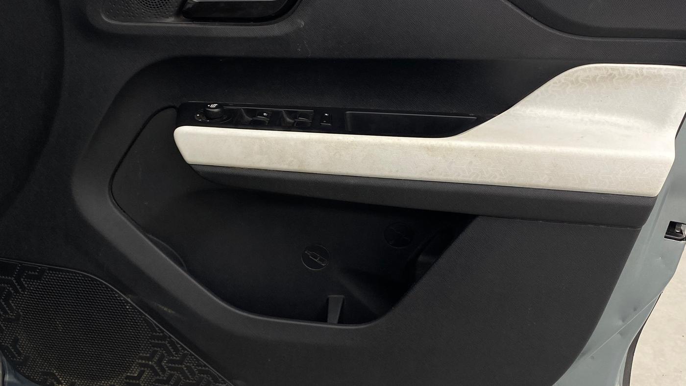 2023 Tata PUNCH ACCOMPLISHED AMT, Petrol, Automatic, 54,048 km, Driver Side Door Panels Control