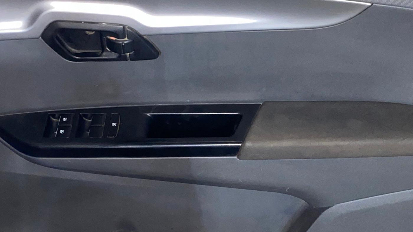 2017 Mahindra KUV 100 NXT K6+ D 6 STR, Diesel, Manual, 79,000 km, Driver Side Door Panels Control