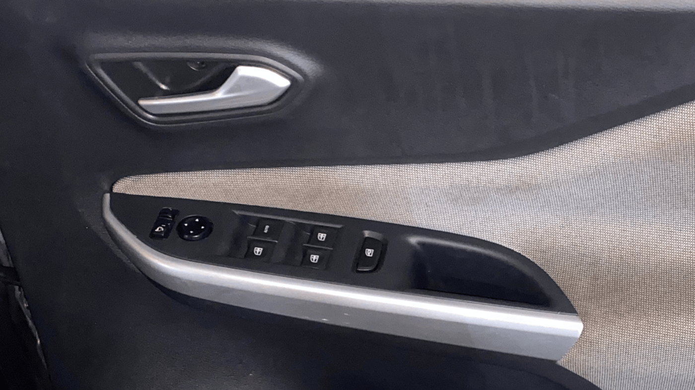 2022 Nissan MAGNITE XV MT, Petrol, Manual, 13,121 km, Driver Side Door Panels Control