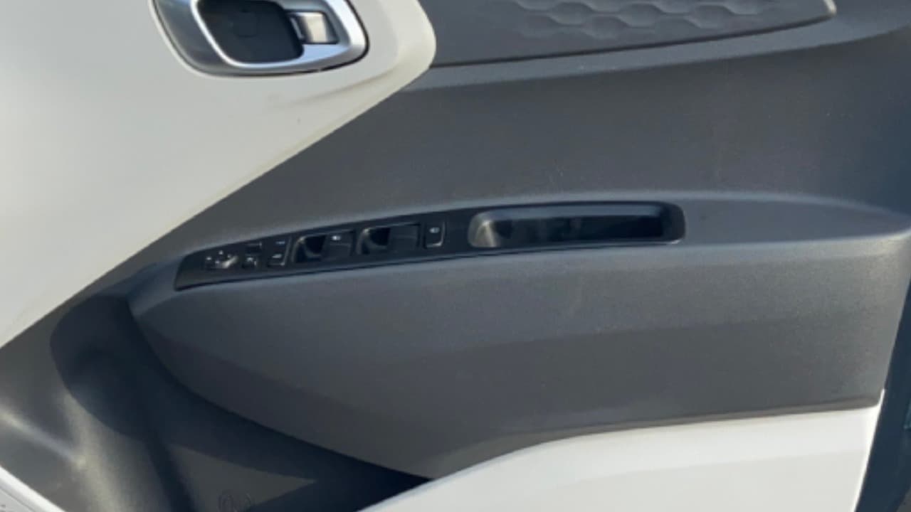 2021 Hyundai GRAND I10 NIOS SPORTZ AMT 1.2 KAPPA VTVT, Petrol, Automatic, 30,486 km, Driver Side Door Panels Control