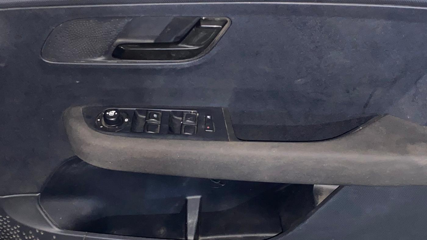 2021 Tata ALTROZ XZ PLUS PETROL DARK EDITION, Petrol, Manual, 58,500 km, Driver Side Door Panels Control