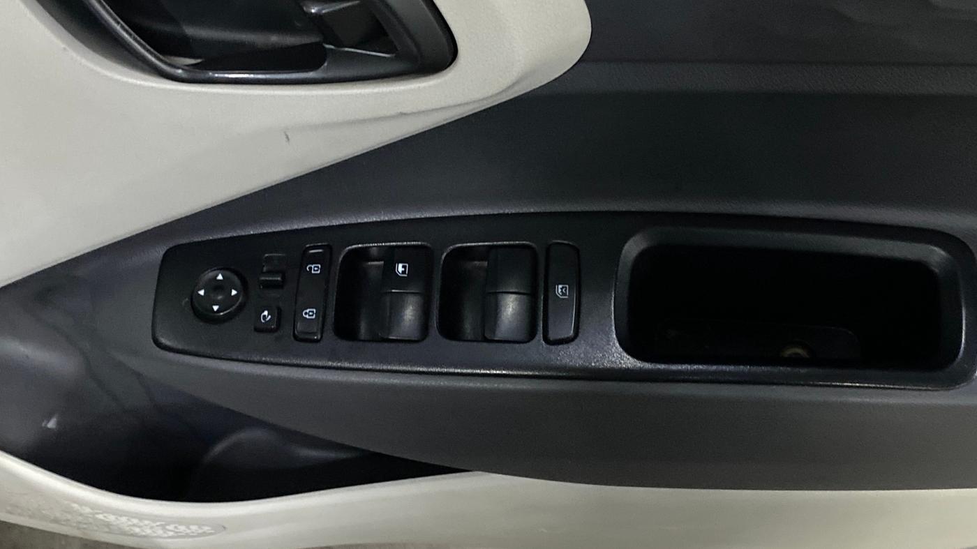 2020 Hyundai AURA SX+ 1.0 TURBO GDI MT, Petrol, Manual, 65,358 km, Driver Side Door Panels Control