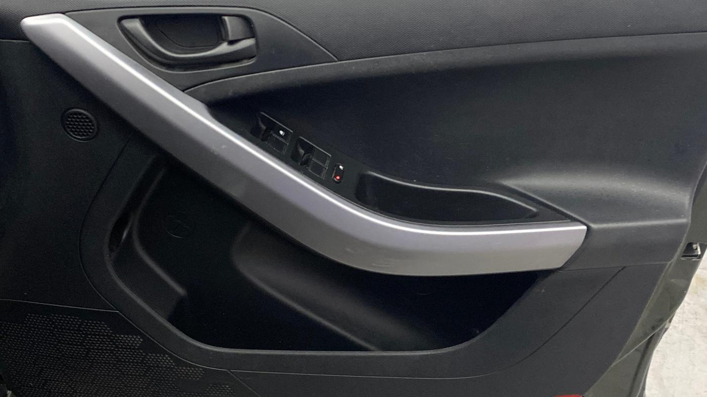 2021 Tata NEXON XMA SUNROOF PETROL, Petrol, Automatic, 45,261 km, Driver Side Door Panels Control